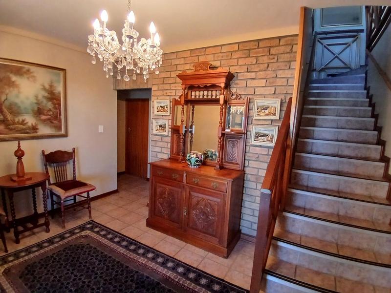 5 Bedroom Property for Sale in Stilbaai Wes Western Cape
